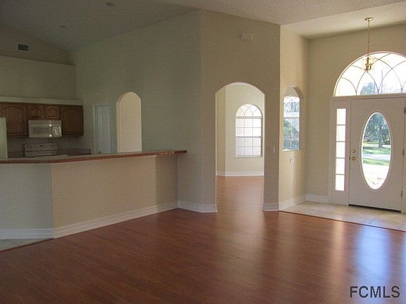 4th image of 40 Woodstone Ln