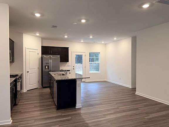 3rd image of 536 Venetian Dr