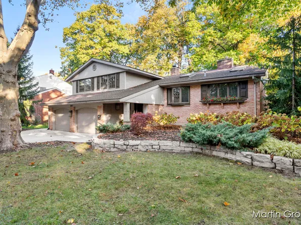 2607 Elmwood Dr SE, East Grand Rapids, MI 49506