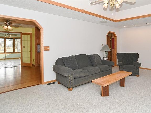 4th image of 803 S Green St