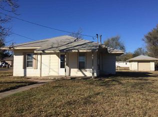 329 S 7th St, Sterling, KS 67579