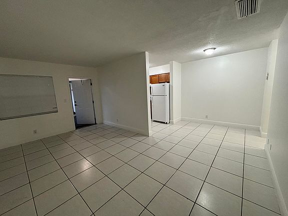 3rd image of 1916 SW 11th St APT 26