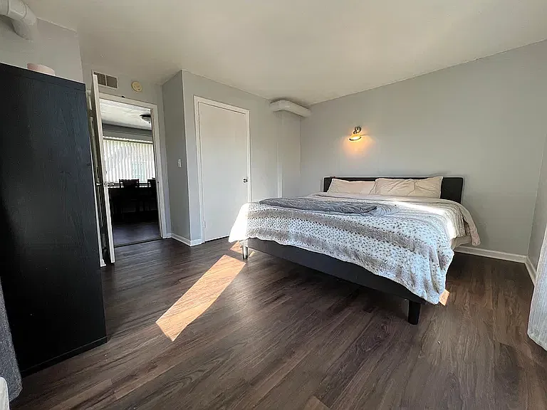 2 bed, 900 sqft, $1,200 — Photo 3