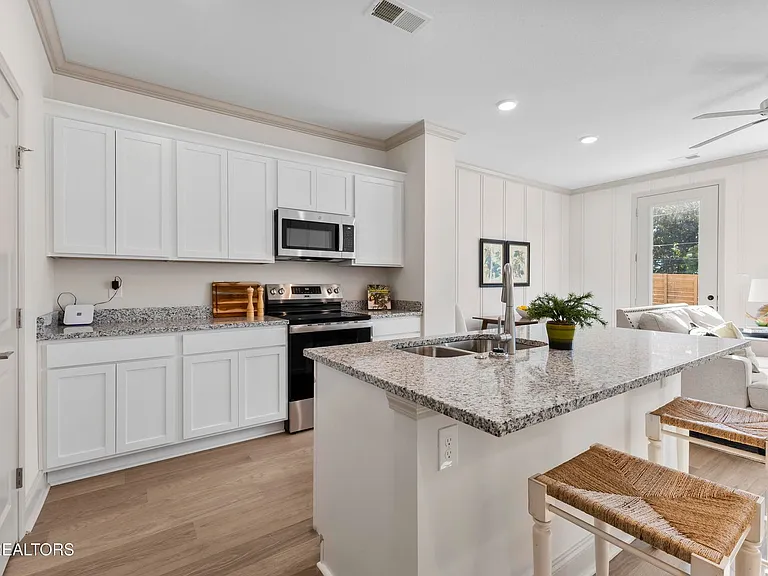 1807 Bennett Village Dr — Photo 12