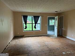 4th image of 305 Creighton Ave