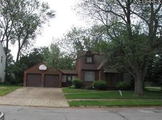 8015 Pelham Dr, Parma, OH