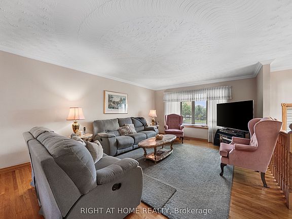 3rd image of 592 Taunton Rd W