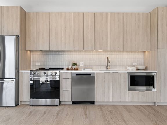 2nd image of 465 N Carpenter St #314