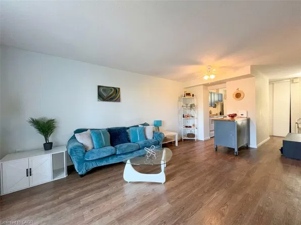 350 Quigley Rd #346, Hamilton, ON L8K 5N2