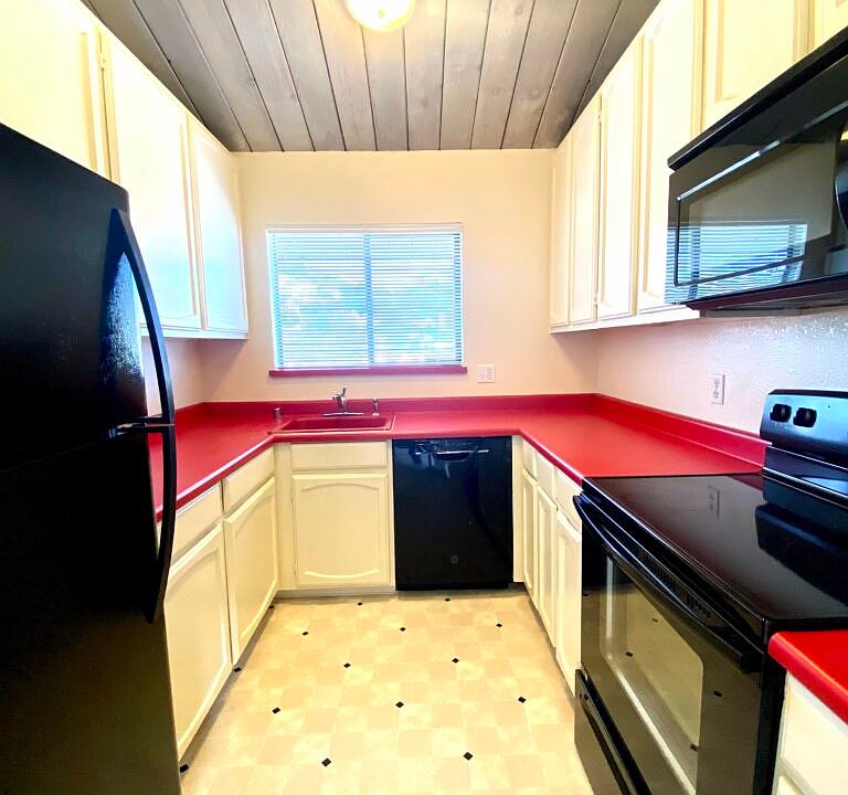 1st image of 907 Bosworth St APT 2