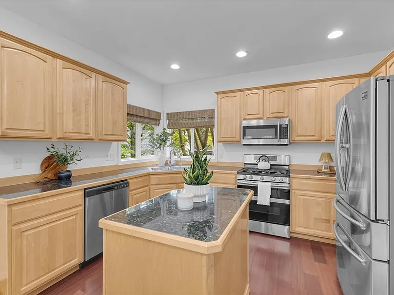 12421 NE 103rd Pl — Photo 14