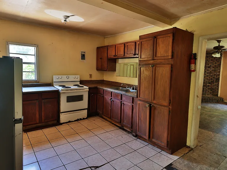 127 Barbara Ave — Photo 4