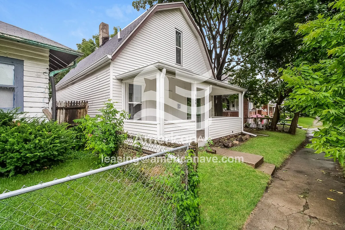 414965_002_wm_-_front_view_12987367.jpg - 520 N Gladstone Ave