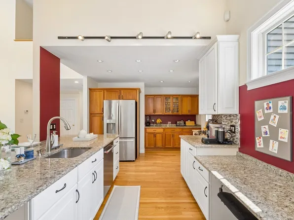 136 Davis Rd, Acton, MA 01720