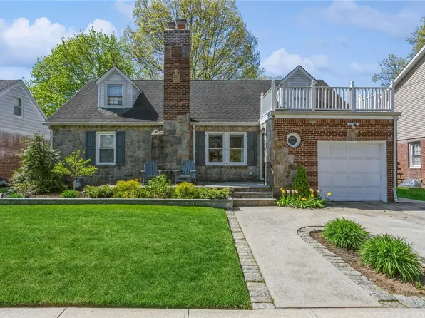 110 Cisney Avenue, Floral Park, NY 11001