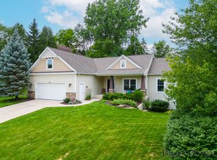 2973 Coppergrove Dr NE, Grand Rapids, MI 49525