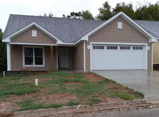 1021 Silver Leaf Dr, Lawrenceburg, KY 40342