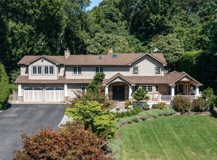 35 Cove Rd, Northport, NY 11768