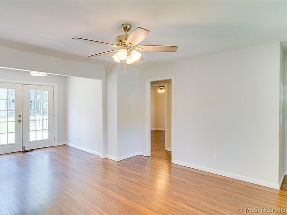 2nd image of 735 N Oswego Ave