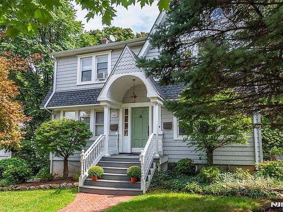 3rd image of 241 Hope Street
