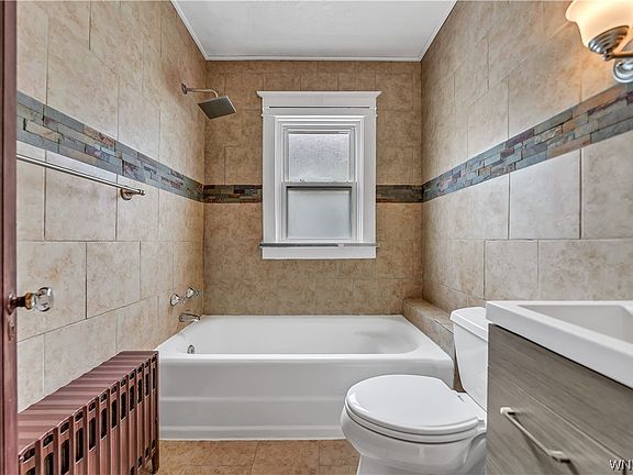 3rd image of 33 Portland St