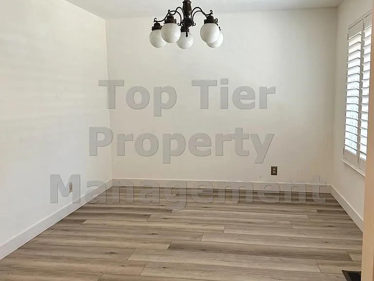 2265 Walnut Blvd — Photo 4