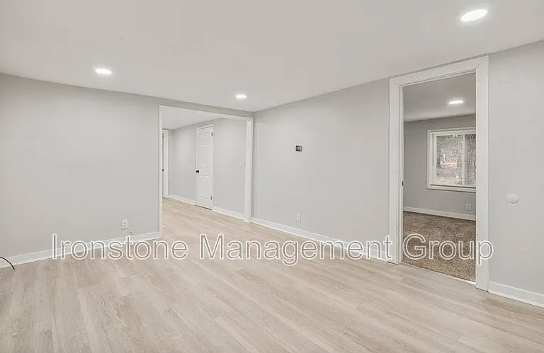 1103 N Franklin Ave W — Photo 9