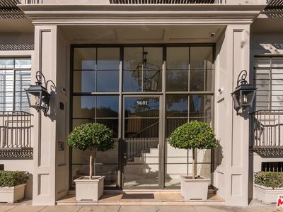 9601 Charleville Blvd APT 22, Beverly Hills, CA, 90212