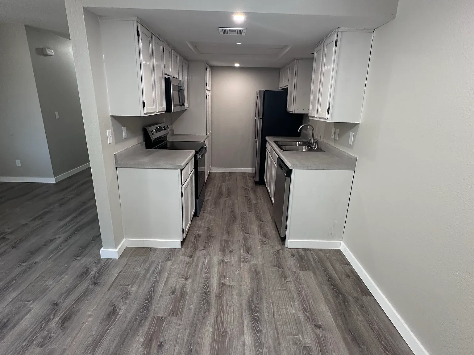 3 bed, 1100 sqft, $1,295 — Photo 3
