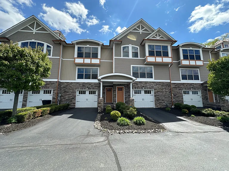 3 Maple Leaf Dr — Photo 3