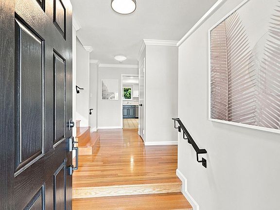 5th image of 880 Lansdown Ct