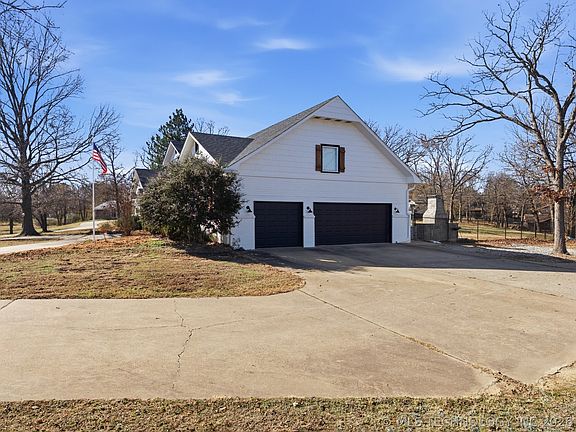 4th image of 422 Ridge Oak Ln