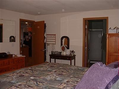 4th image of 681 E Gills Cove Dr