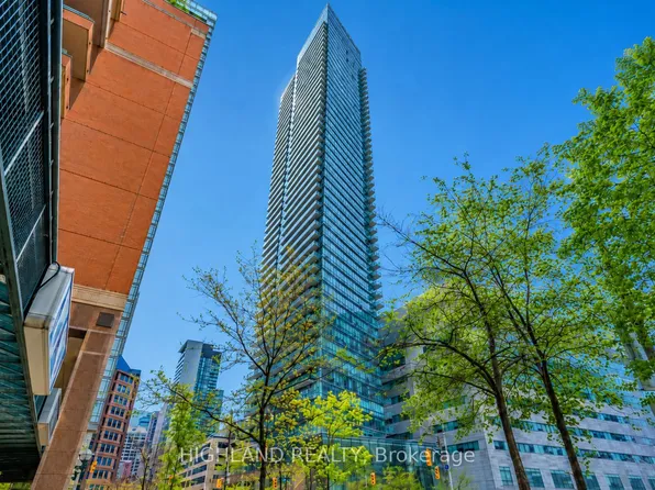 832 Bay St #2409, Toronto, ON M5S 1Z6