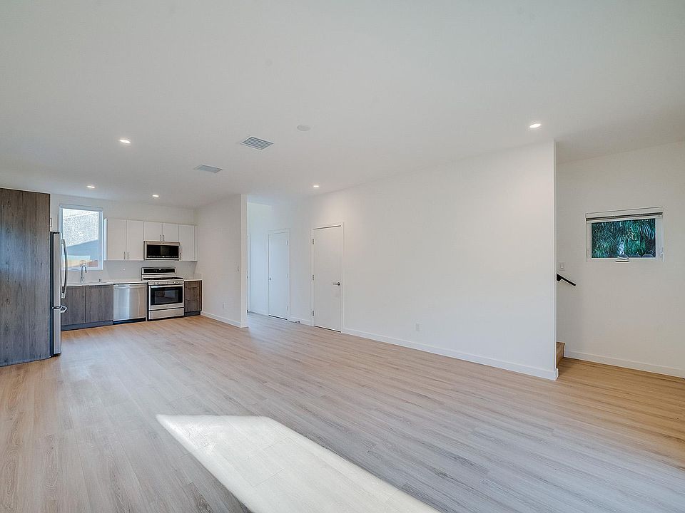 Bright and open 1st floor.