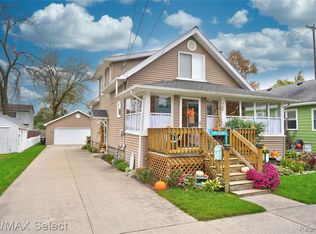 307 E Elizabeth St, Fenton, MI 48430