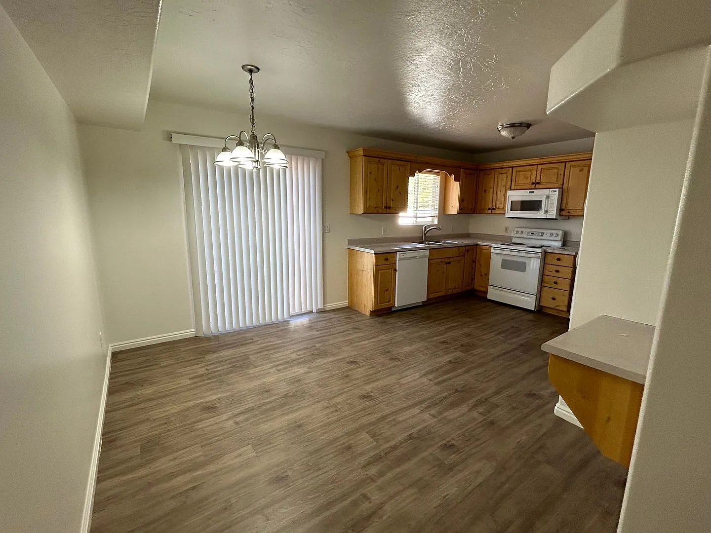 3 bed 2.5 bath townhome for rent! — Photo 4