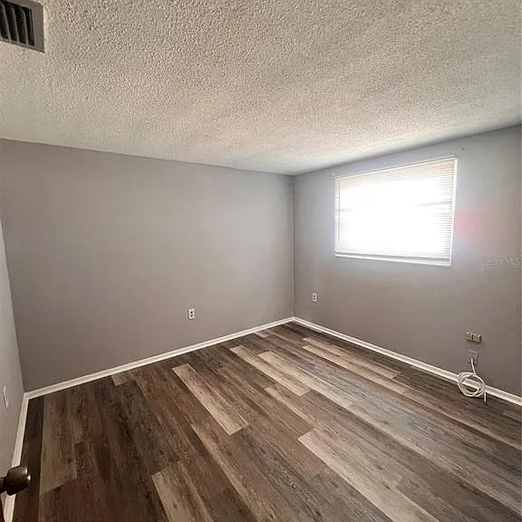 9910 Lake Chrise Ln — Photo 5