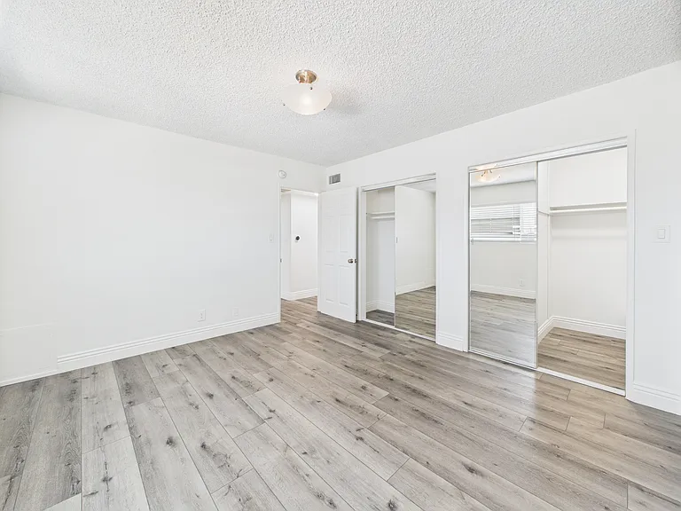 303 Apartments — Photo 26
