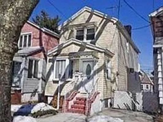 1st image of 1713 E 93rd St