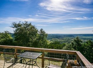 946 Castles Dr, Canyon Lake, TX 78133