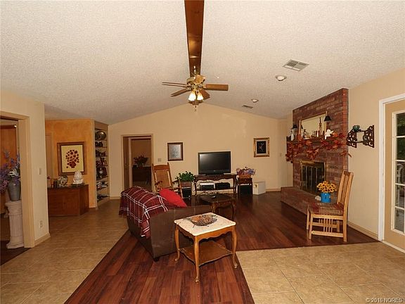 5th image of 1018 N Douglas Dr