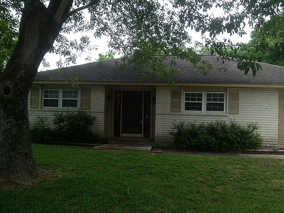 1st image of 402 Stoneledge Dr