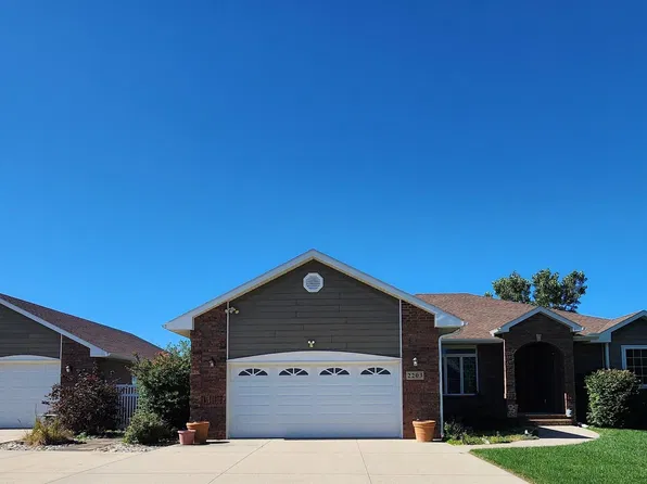 2203 Deerbrook Ln, Emporia, KS 66801