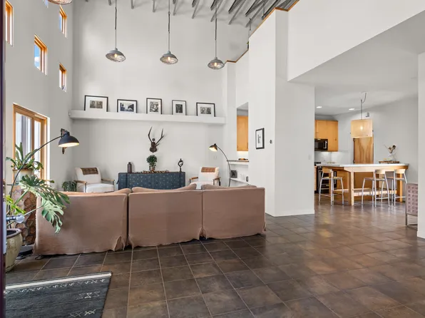 459 Vista Joya, Santa Fe, NM 87505