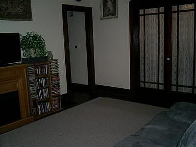 5th image of 827 E Maple Ave
