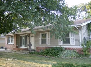 334 Landmeier Rd, Elk Grove Village, IL 60007