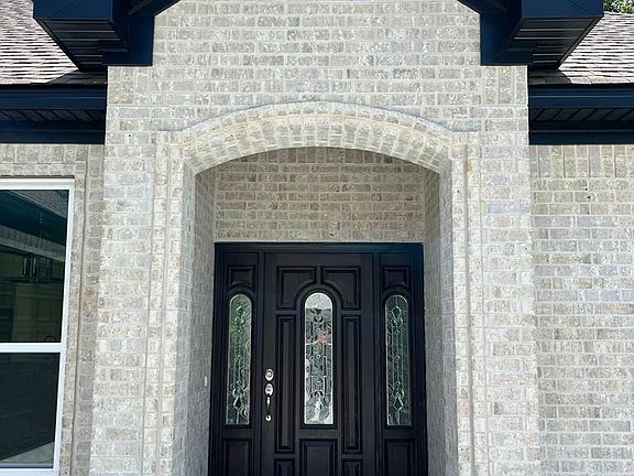 3rd image of 892 Oak Forest Cir