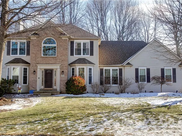 595 Parkside Dr, Avon Lake, OH 44012