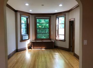 2054 W Cullom Ave, Chicago, IL 60618